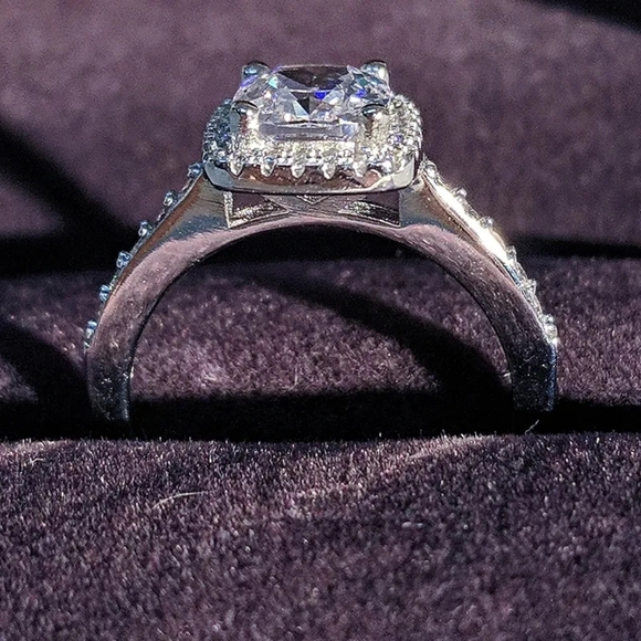 Gorgeous Engagement Ring - Picture 3 of 5